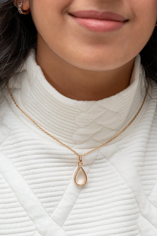 Harma minimal 18k gold plated droplet teardrop necklace 18k gold plated hypoallergenic and waterproof