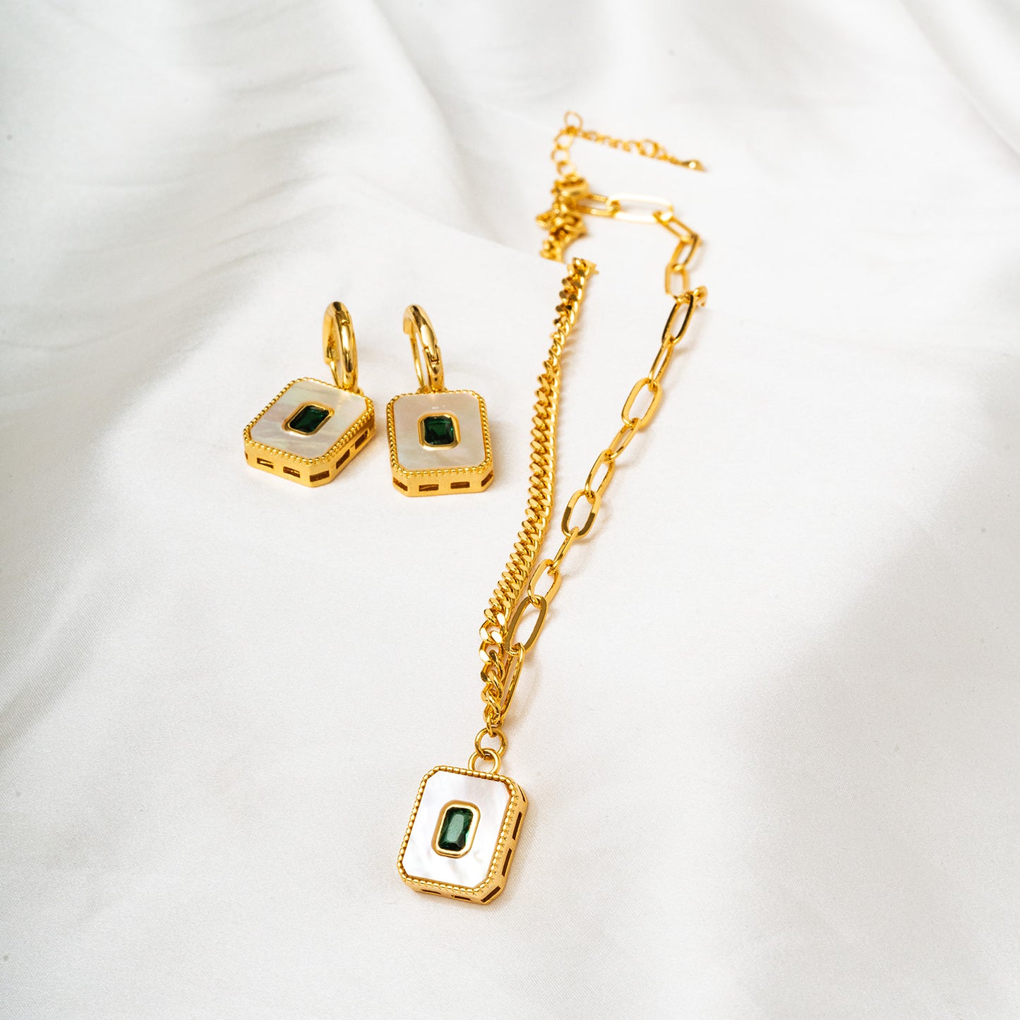 Harma jewelry Frosted Mother of pearl Emerald Necklace