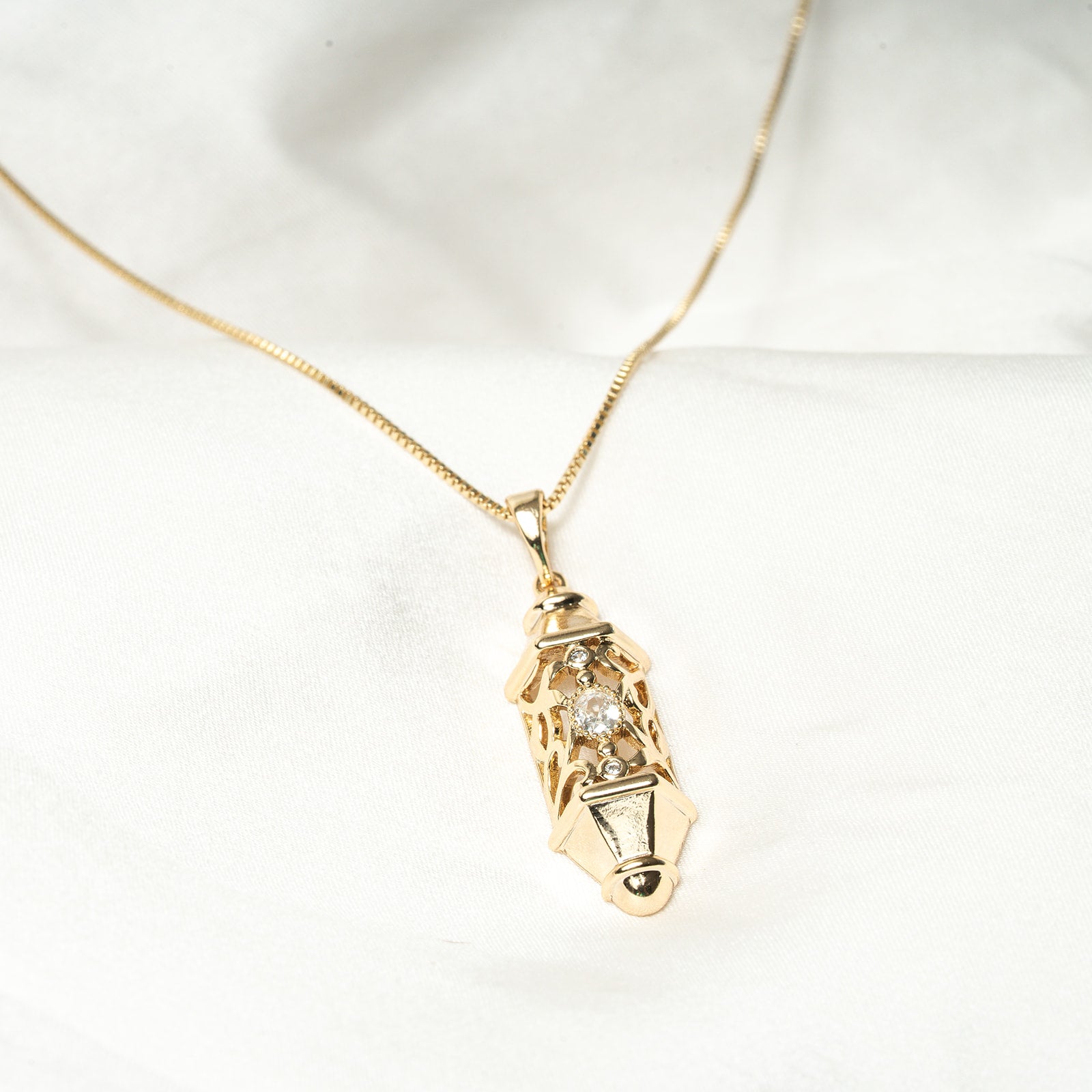 Luminous Noor Lantern Necklace Set - HARMA