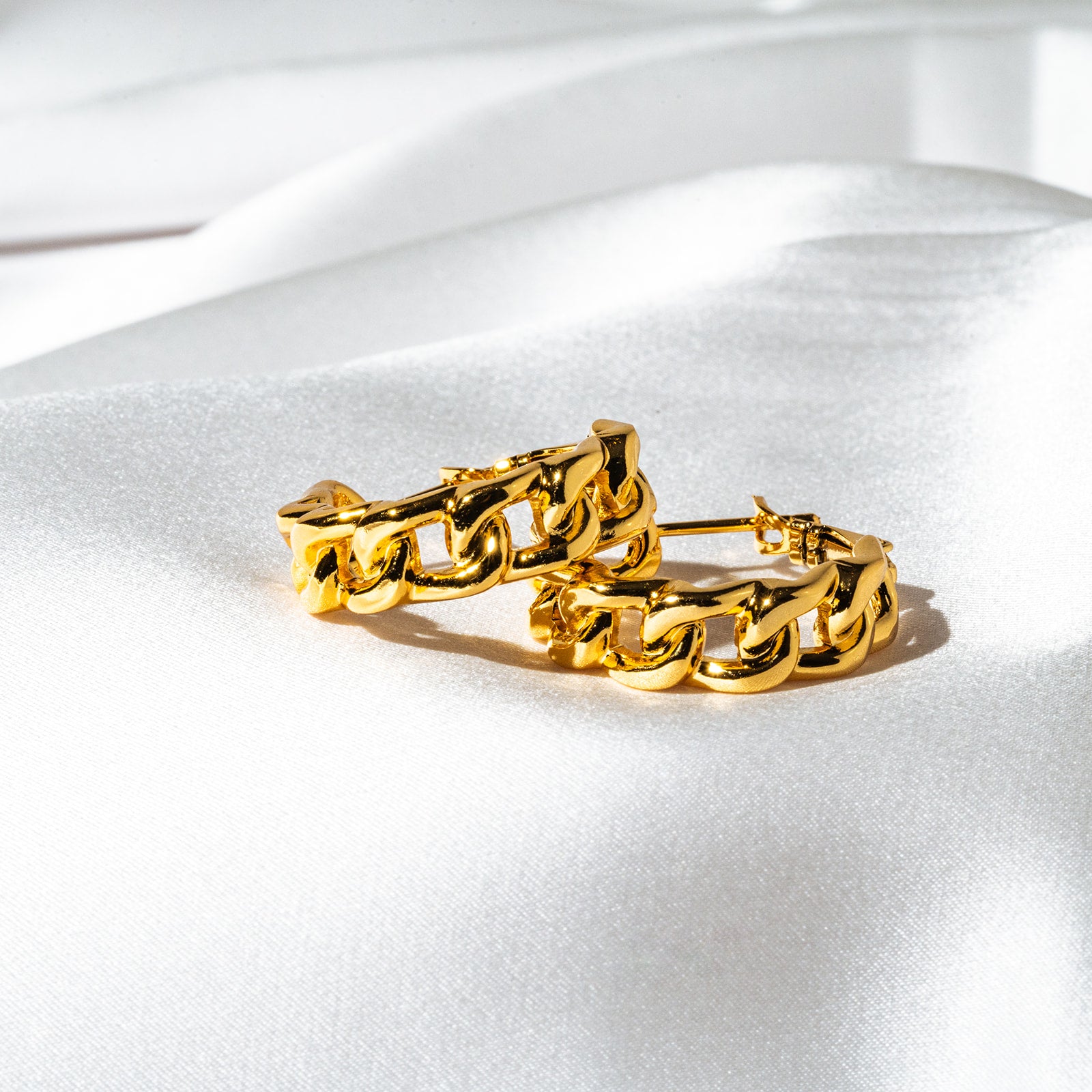 Harma Jewelry Luxe Curb Chain Link Hoop Earrings - fall cozy elegance 18K gold plated earrings for women
