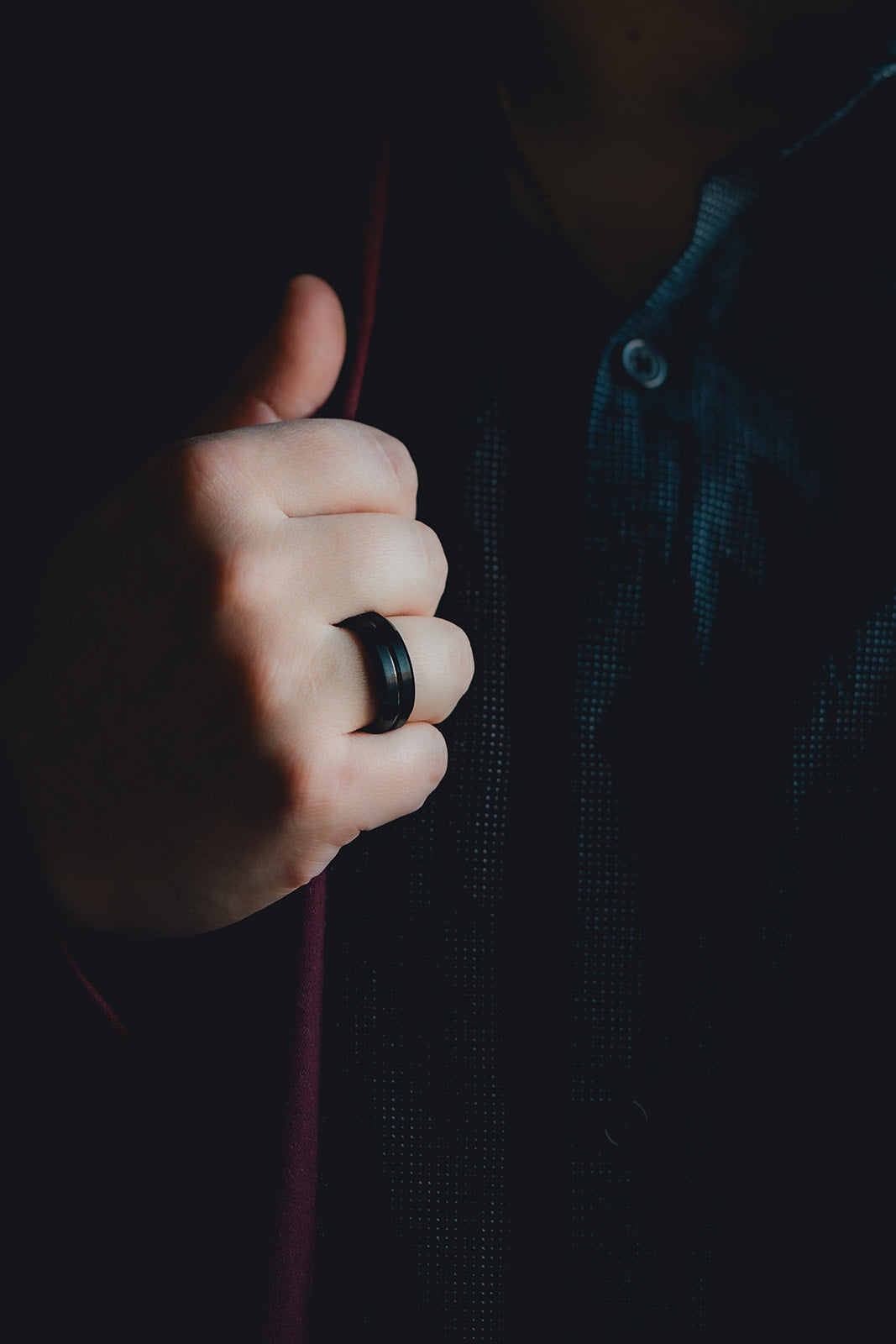 Hand wearing a black ring on a dark background Harma Jewelry Men Tungsten Carbide Band Ring Black Barrel Simple 