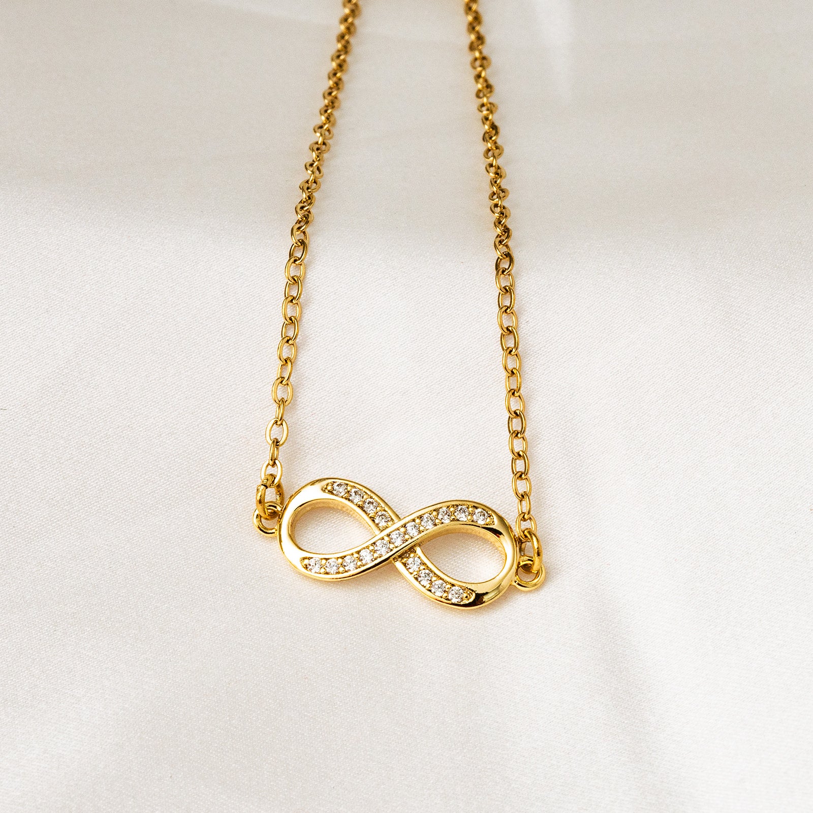 Harma Timeless Sparkling Infinity Bracelet gold plated 